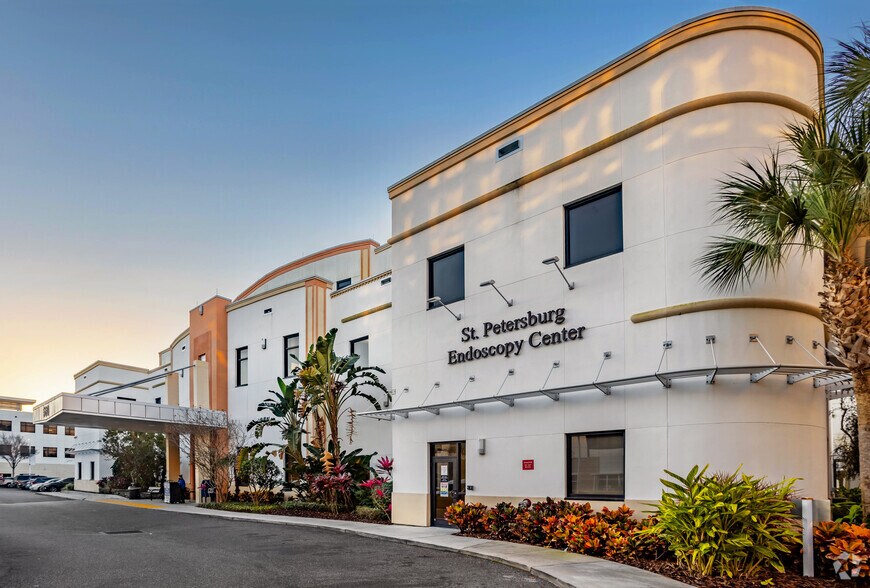 560 Jackson St N, Saint Petersburg, FL à louer - Photo du bâtiment - Image 3 de 20