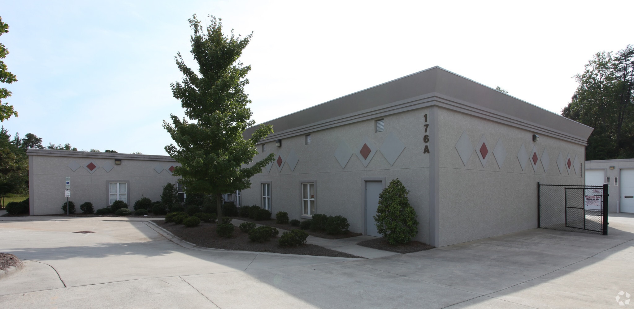 176 Lugnut Ln, Mooresville, NC for lease Primary Photo- Image 1 of 3