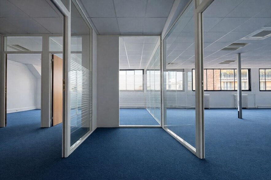 Office in Paris for lease - Interior Photo - Image 3 of 6