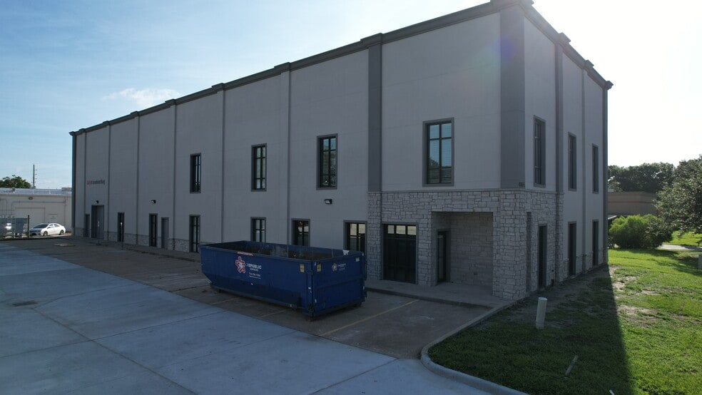 4324 Greenbriar Dr, Stafford, TX à louer - Photo du bâtiment - Image 3 de 3