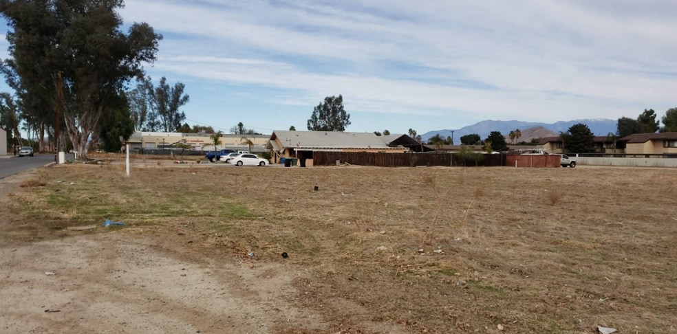 175 S G St, Perris, CA à vendre - Photo du bâtiment - Image 3 de 16