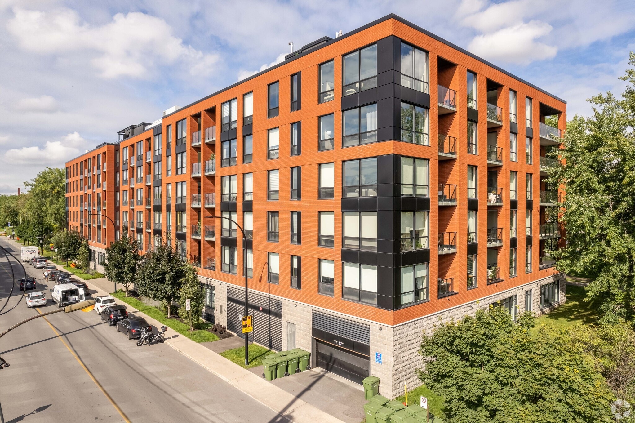 2727-2799 St Saint-Patrick, Montréal, QC for sale Primary Photo- Image 1 of 1