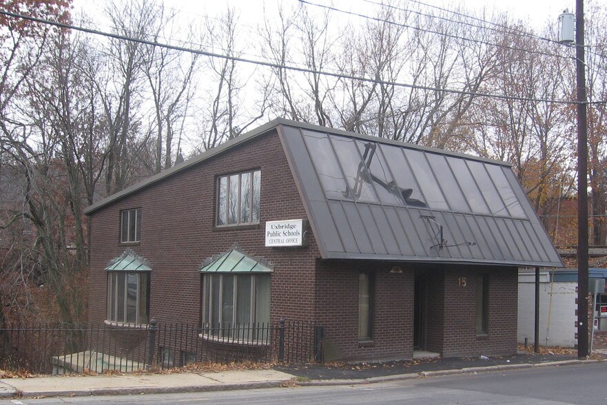 15 Mendon St, Uxbridge, MA à vendre - Photo du bâtiment - Image 3 de 4