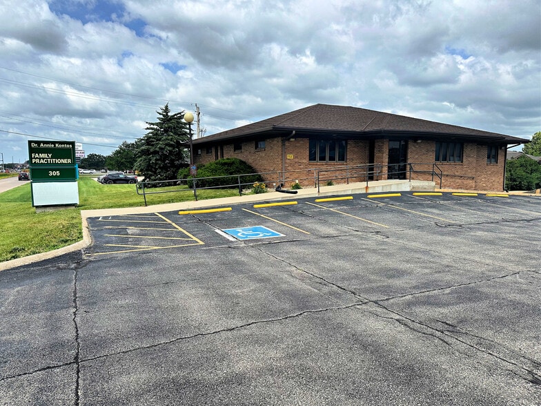 305 E San Marnan Dr, Waterloo, IA for sale - Building Photo - Image 1 of 6