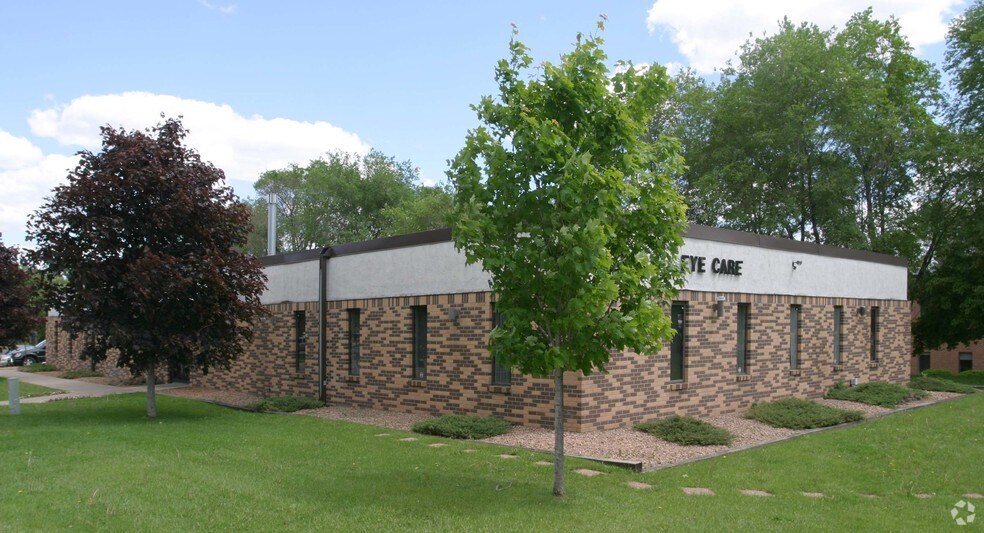 6299 University Ave NE, Fridley, MN à louer - Photo du bâtiment - Image 2 de 5
