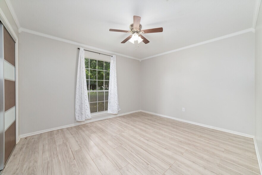 25602 Oakhurst Dr, Spring, TX à louer - Photo du bâtiment - Image 2 de 24