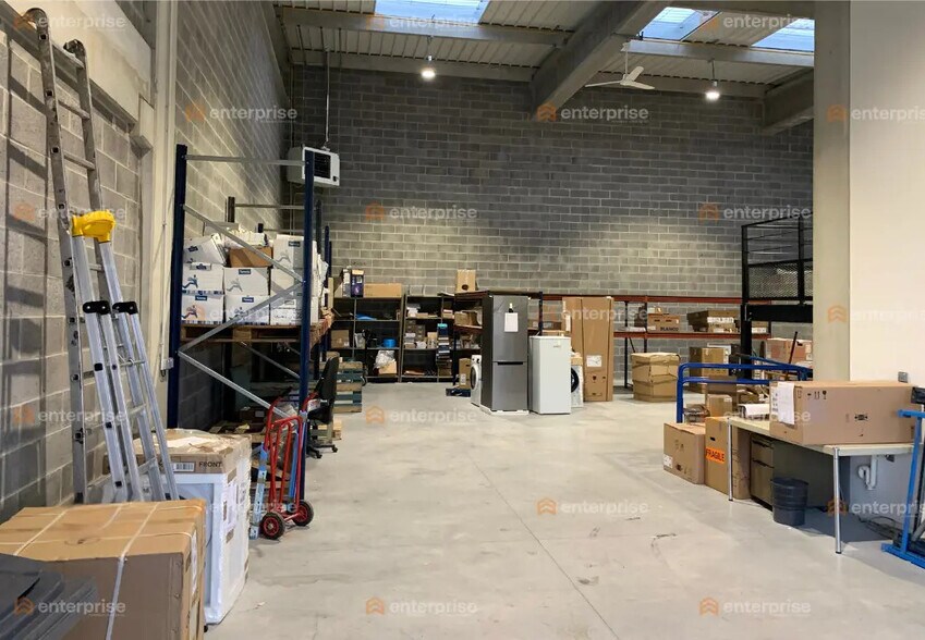 Flex in Lesquin for lease - Interior Photo - Image 2 of 9