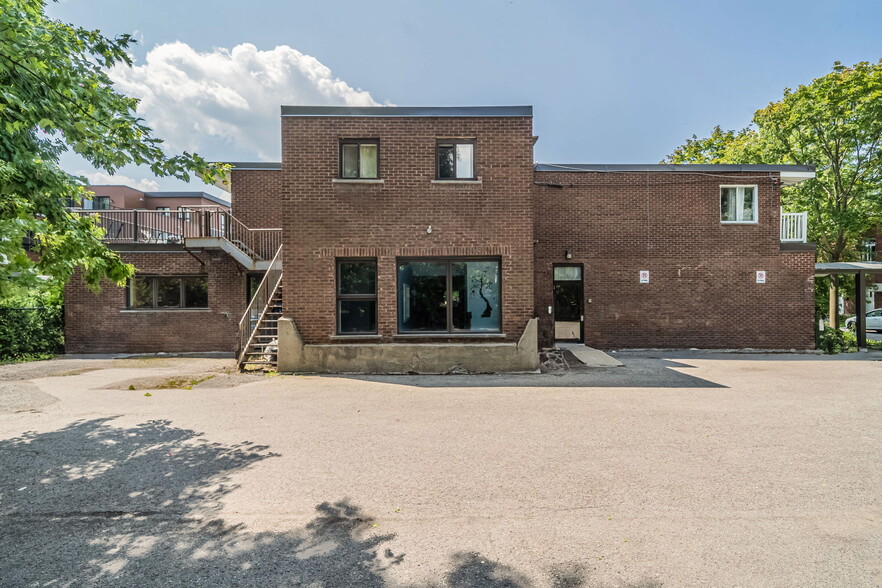 11872-11876 Rue Notre-Dame E, Montréal, QC à louer - Photo du bâtiment - Image 3 de 8