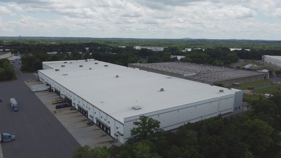 11201 Ed Brown Rd, Charlotte, NC à louer - Vidéo sur l’inscription commerciale - Image 2 de 11