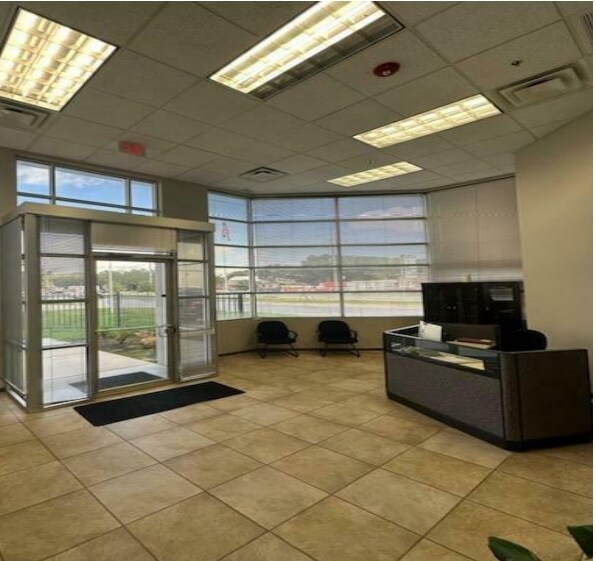 2438 Greens Rd, Houston, TX à vendre Photo intérieure- Image 1 de 1