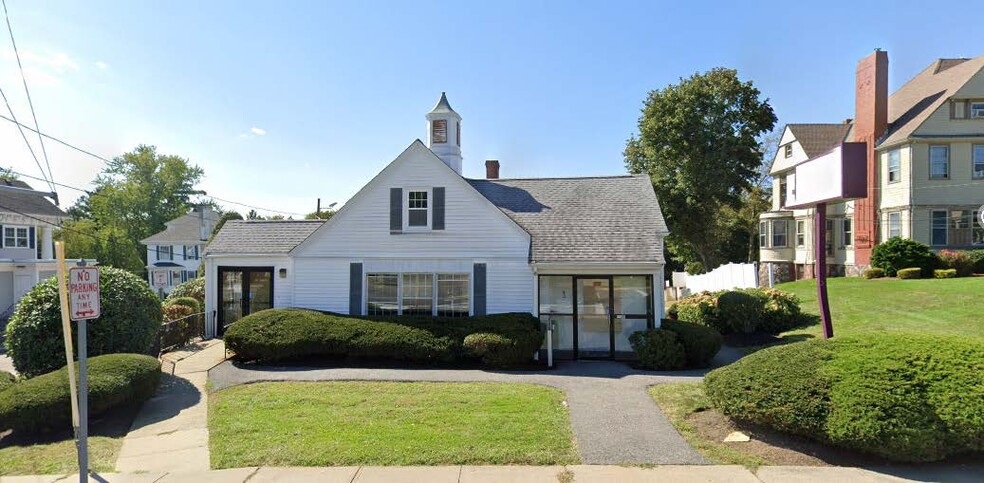 50 S Franklin St, Holbrook, MA à vendre - Photo du bâtiment - Image 1 de 3