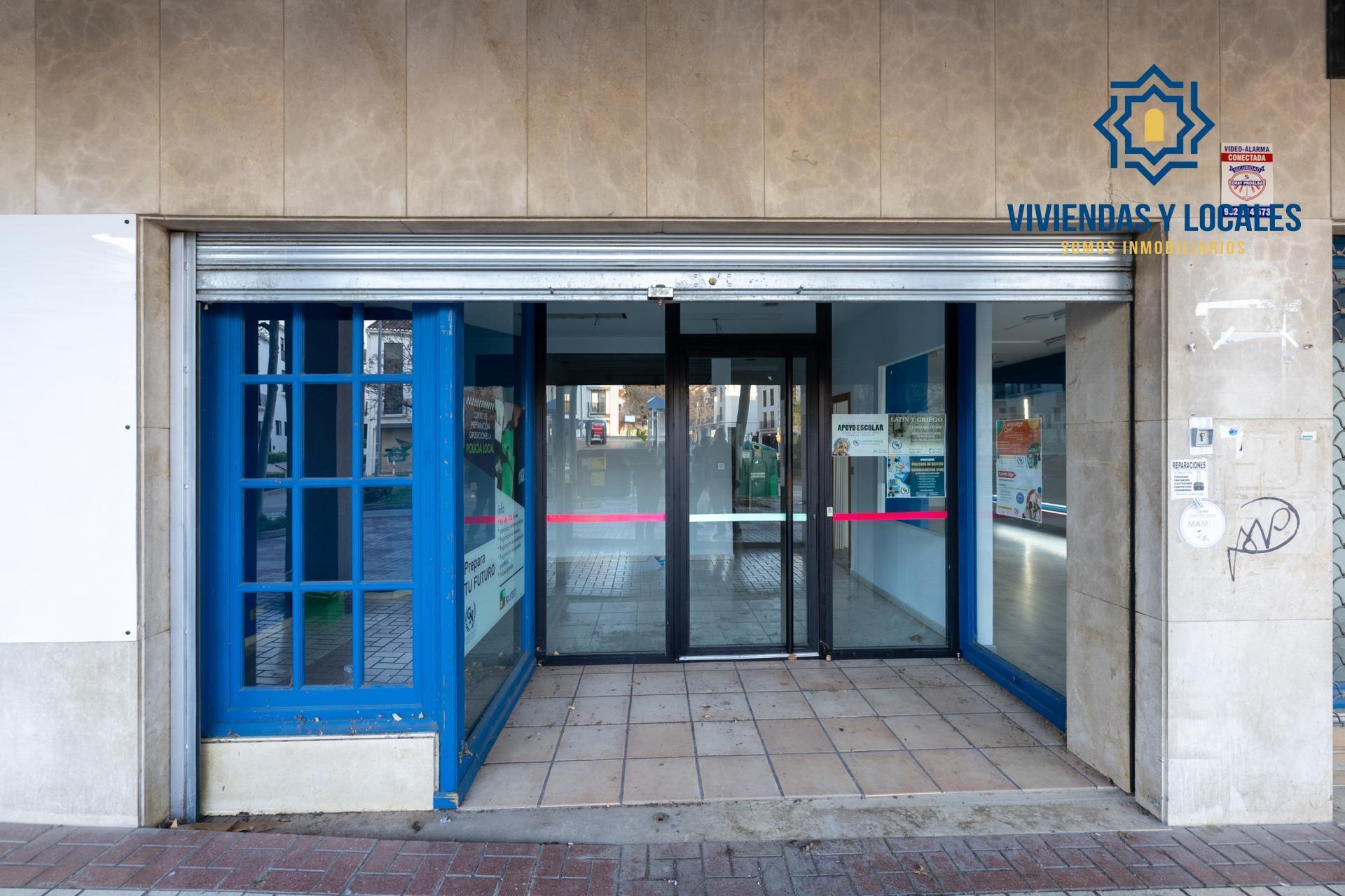 Retail in Granada for sale Building Photo- Image 1 of 38