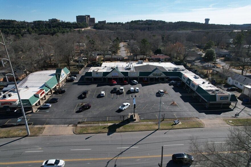 9800-9827 Markham St, Little Rock, AR for lease - Building Photo - Image 1 of 3