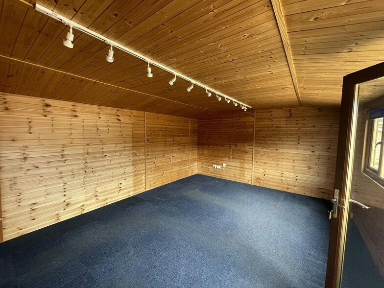 Front Sales Unit Blackbrooks Sedlescombe, Battle for lease - Interior Photo - Image 2 of 3