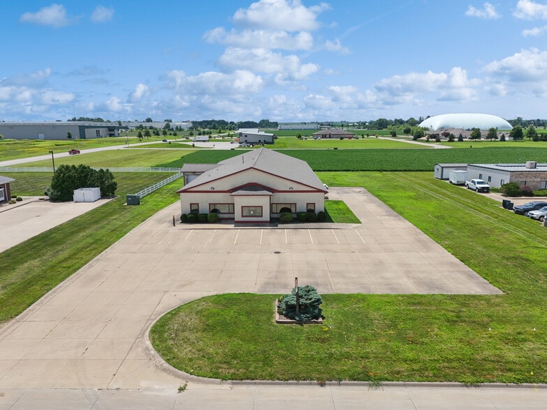 3615 Flint Ridge Dr, Burlington, IA for sale - Building Photo - Image 3 of 8