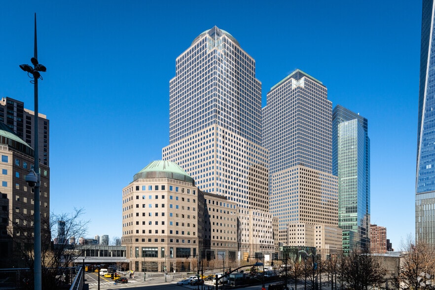 225 Liberty St, New York, NY for lease - Primary Photo - Image 1 of 8