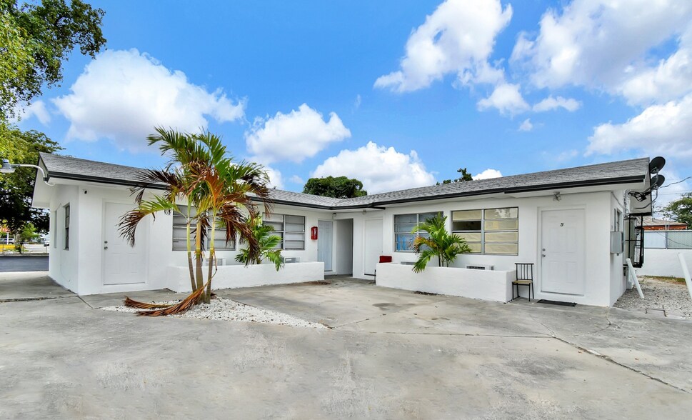 7090 NW 17th Ave, Miami, FL à vendre - Photo du b timent - Image 1 de 5