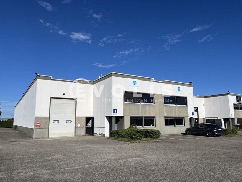 Flex dans Décines-Charpieu à louer - Photo du bâtiment - Image 2 de 20