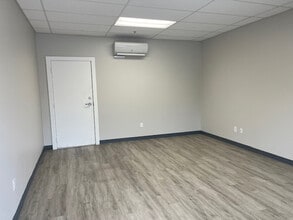 6923 W Loop 1604, San Antonio, TX for lease Interior Photo- Image 1 of 4