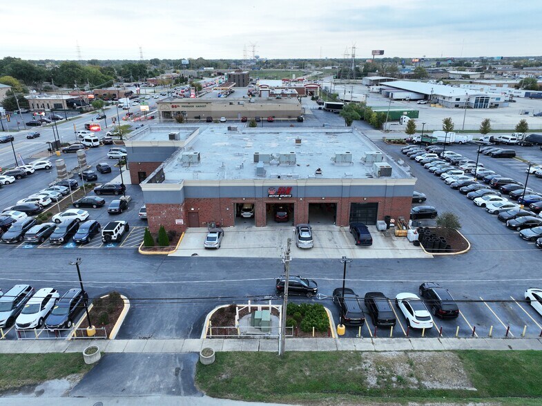 7825 W 95th St, Hickory Hills, IL à vendre - Photo du bâtiment - Image 2 de 4