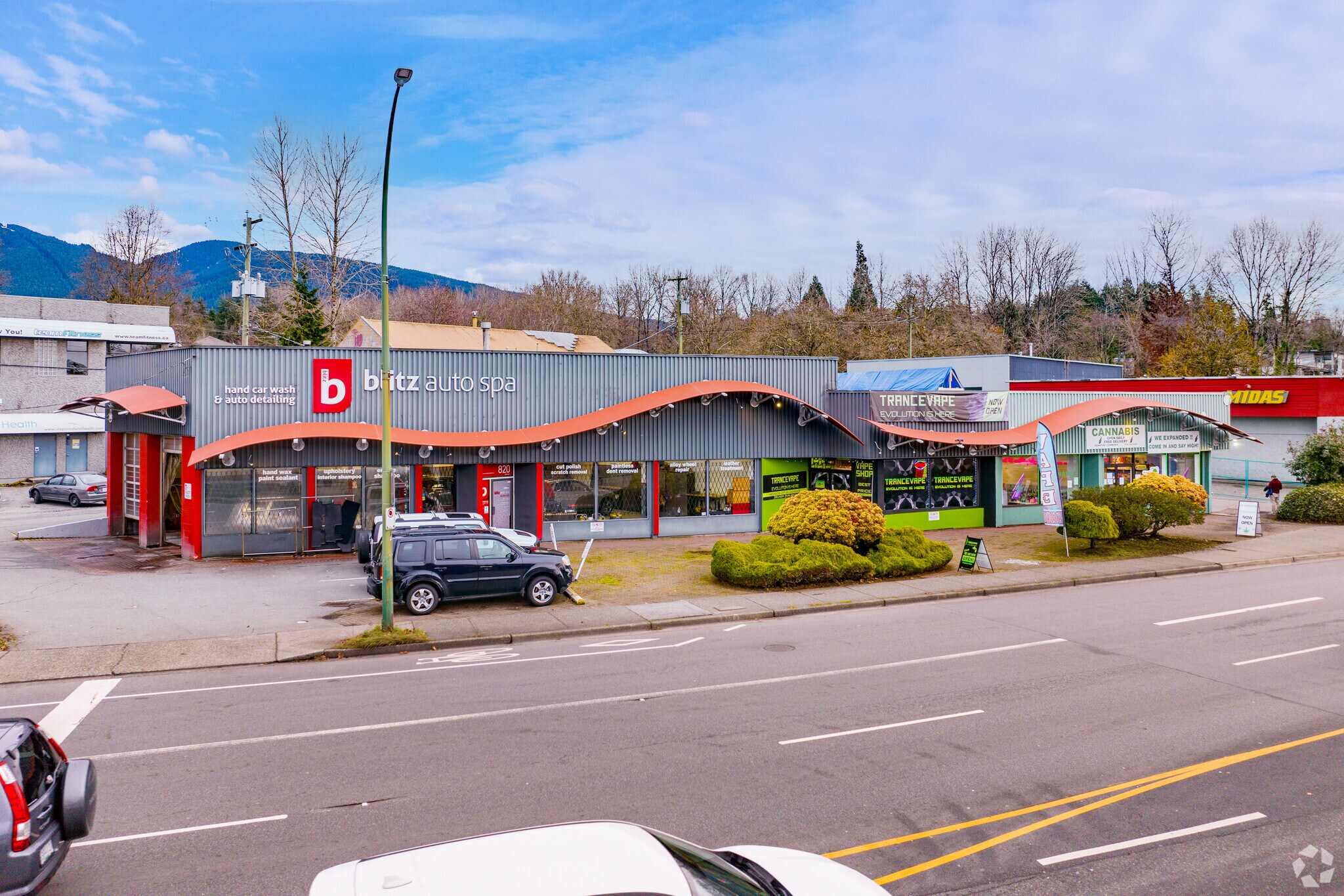 820 Marine Dr, North Vancouver, BC for lease Primary Photo- Image 1 of 4