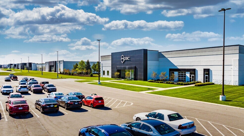 5638-5772 Transportation Blvd, Garfield Heights, OH à louer - Photo du bâtiment - Image 1 de 28