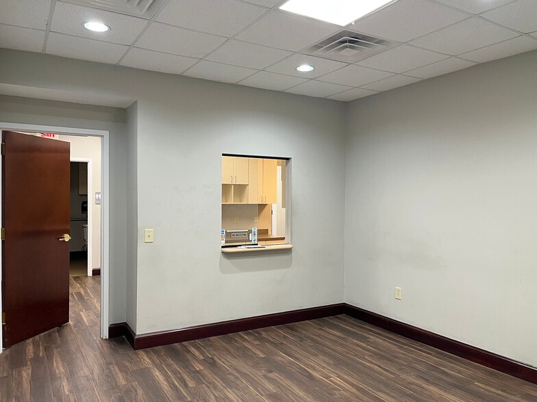 251 Keisler Dr, Cary, NC for lease - Interior Photo - Image 3 of 6