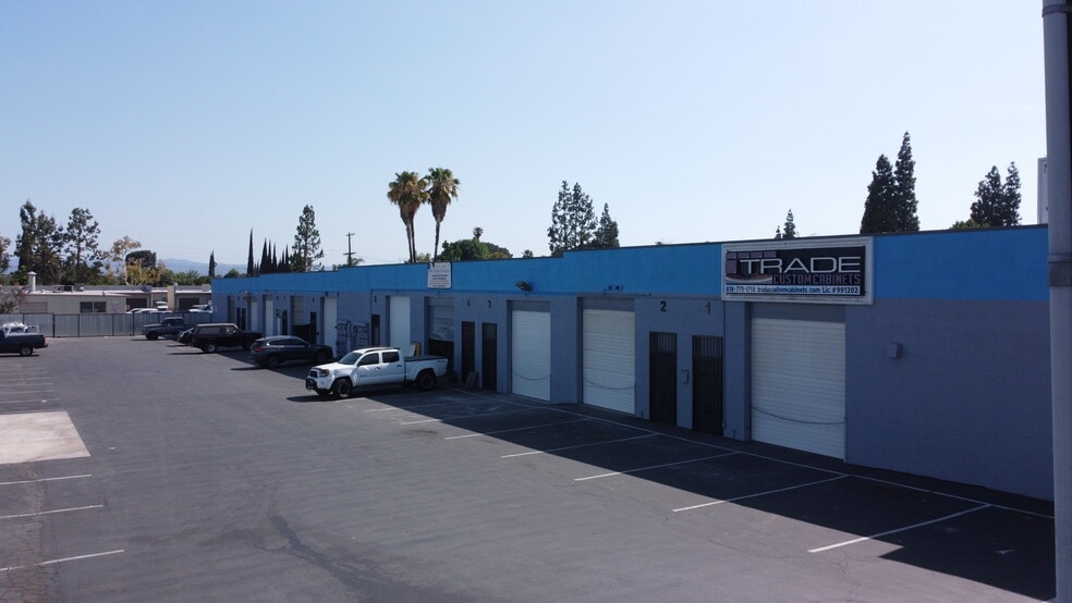 18754 Parthenia St, Northridge, CA for lease - Building Photo - Image 2 of 5