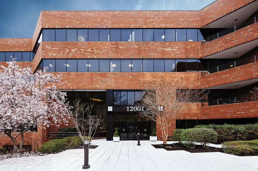 12001 Sunrise Valley Dr, Reston, VA à louer - Photo du bâtiment - Image 1 de 6