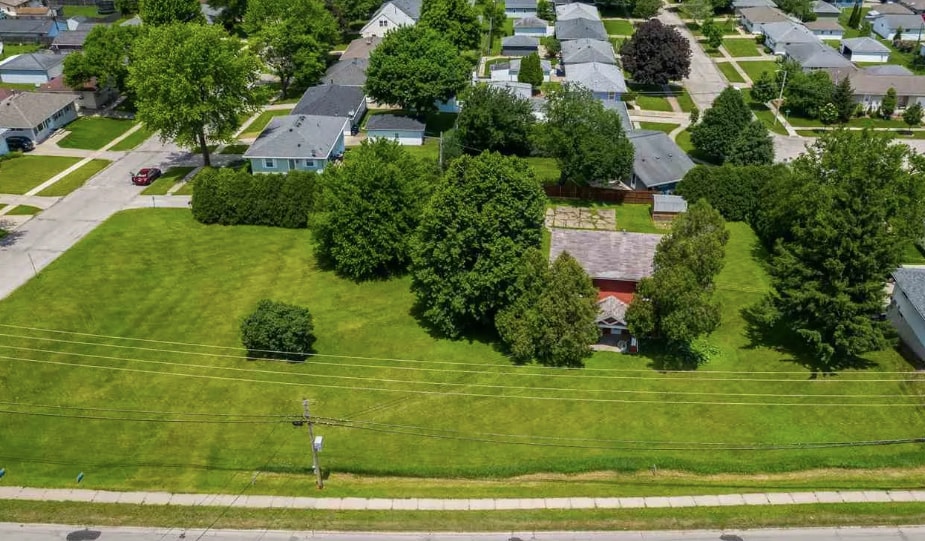 3010 Johnson Ave NW, Cedar Rapids, IA for sale - Building Photo - Image 2 of 9