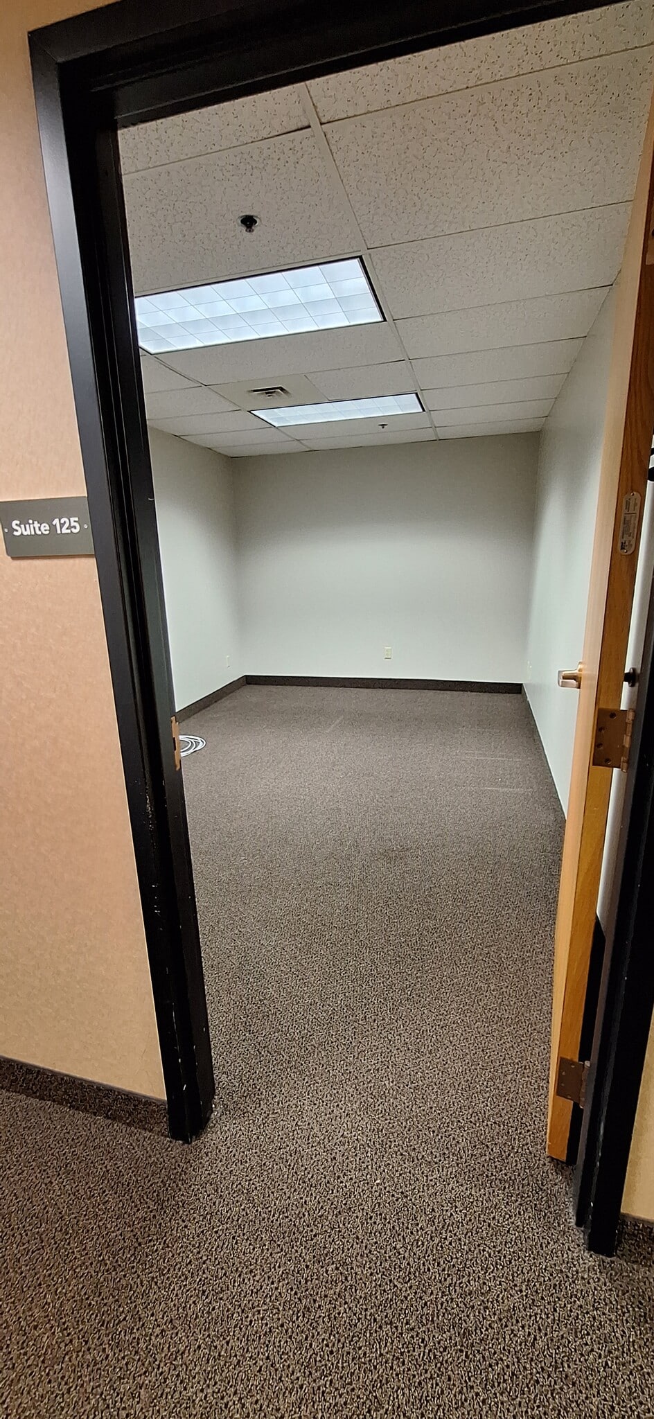 750 2nd St NE, Hopkins, MN à louer Photo intérieure- Image 1 de 1