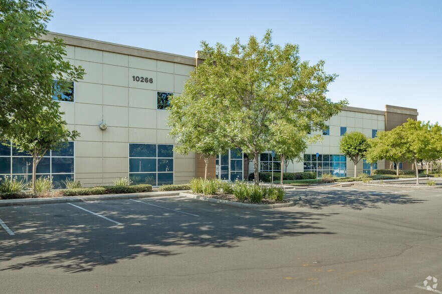 10266 Rockingham Dr, Sacramento, CA à vendre - Photo du bâtiment - Image 2 de 5