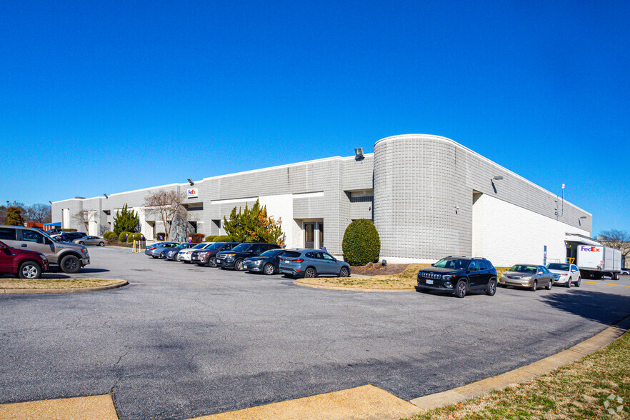 5425 Robin Hood Rd, Norfolk, VA for lease - Primary Photo - Image 1 of 11