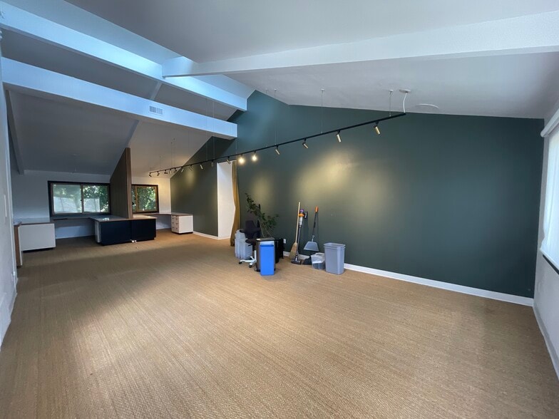 2482 Newport Blvd, Costa Mesa, CA for lease - Building Photo - Image 2 of 27