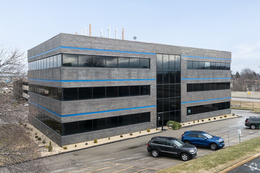 11124 S Towne Sq, Saint Louis, MO à louer - Photo du bâtiment - Image 2 de 4