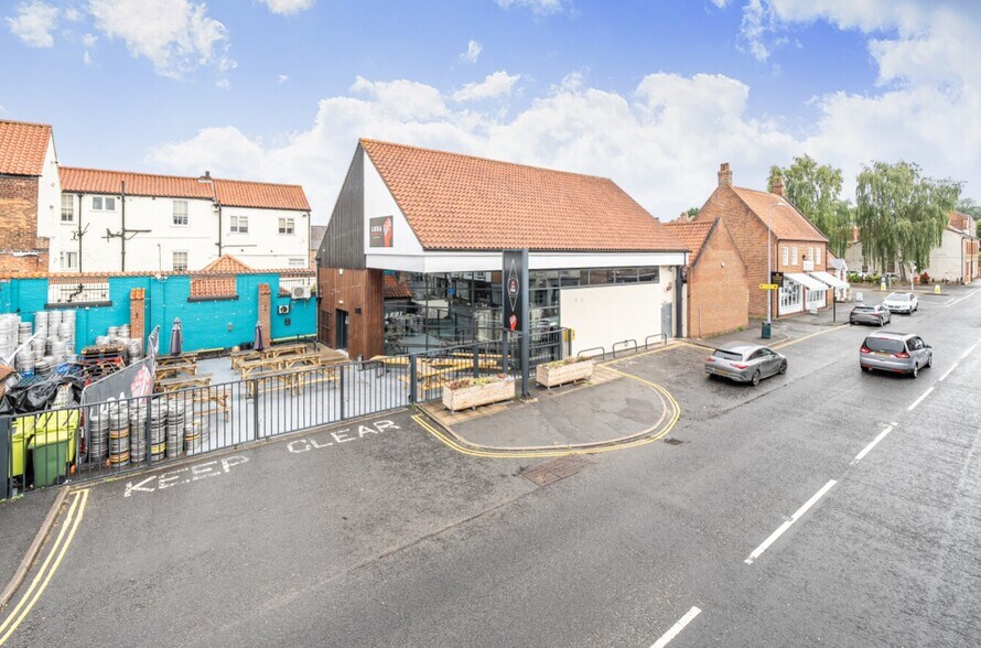 29 Upgate, Louth for sale - Primary Photo - Image 1 of 9