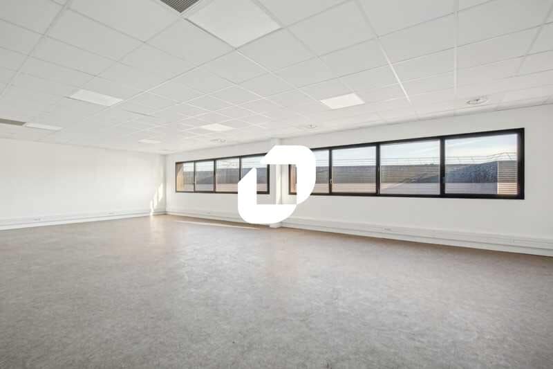 17 Rue Henri Becquerel, Aulnay-sous-Bois for lease - Interior Photo - Image 3 of 12