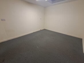 31 Neville Rd, Croydon for lease Interior Photo- Image 2 of 4