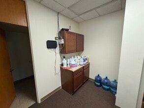 127 Gaither Dr, Mount Laurel, NJ for lease Interior Photo- Image 2 of 6