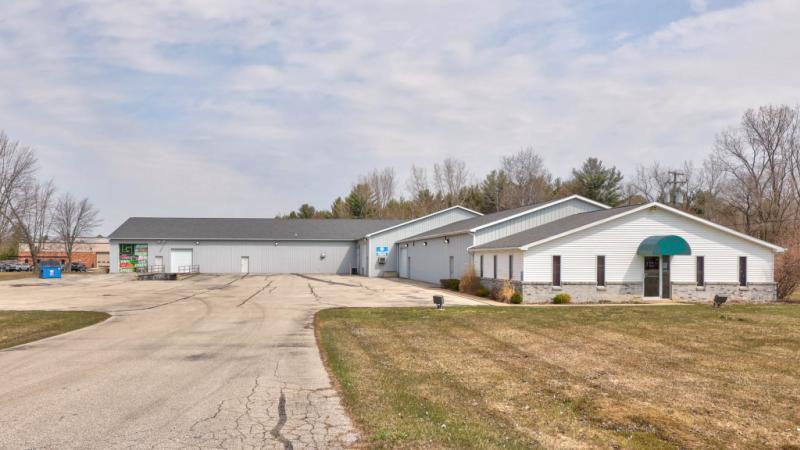 1065 E Huron Ave, Tuscola, MI à vendre - Photo du bâtiment - Image 1 de 6