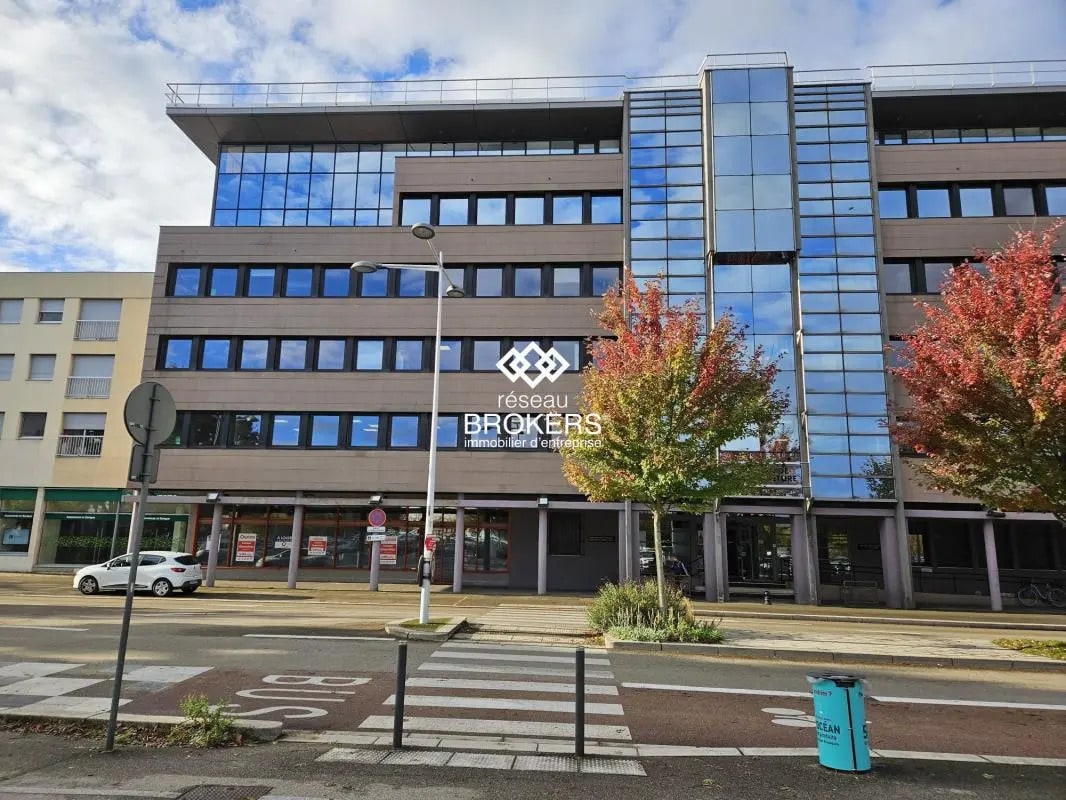 Office in Bourg-en-Bresse for lease Building Photo- Image 1 of 7