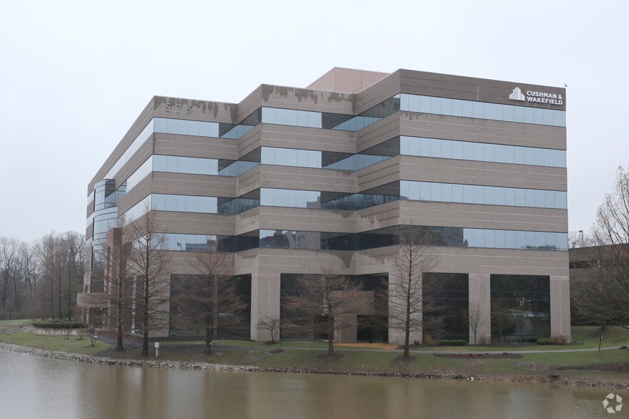 575 Maryville Centre Dr, Saint Louis, MO for lease - Building Photo - Image 2 of 2