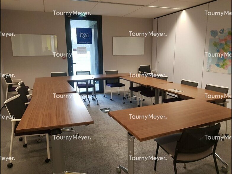 Office in Saint-Grégoire for lease - Building Photo - Image 2 of 8