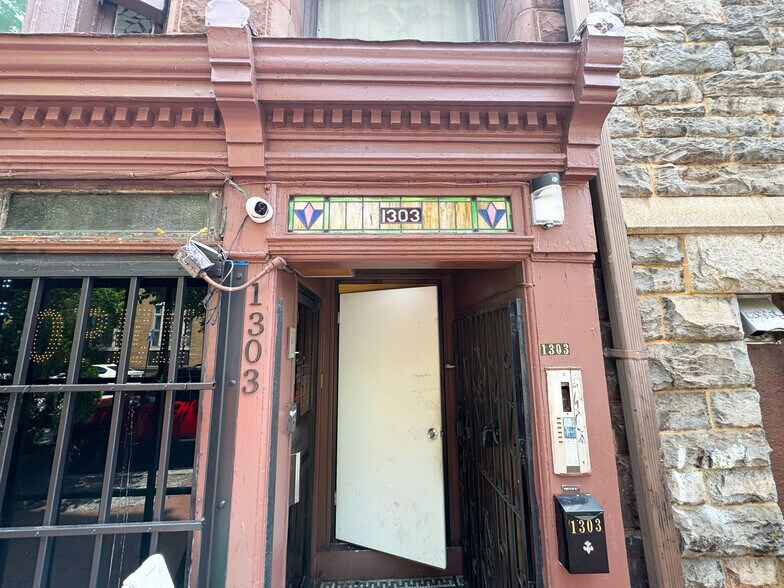 1303 N Charles St, Baltimore, MD à vendre - Photo du bâtiment - Image 2 de 13