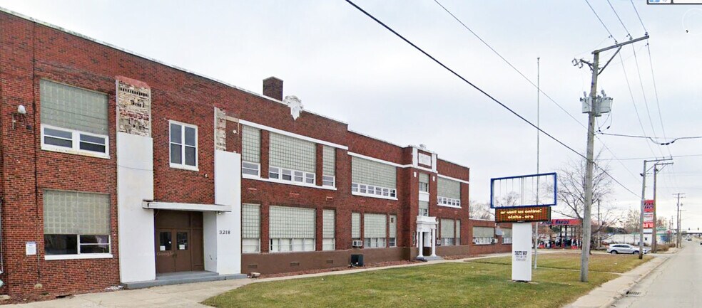3218 11th St, Rockford, IL à vendre - Photo du bâtiment - Image 2 de 2