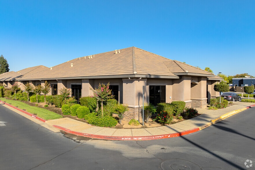 950 Tharp Rd, Yuba City, CA for lease - Primary Photo - Image 1 of 3