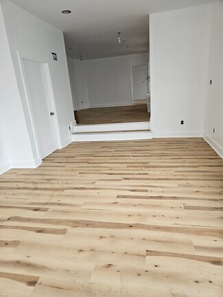 Plus de détails pour 6639 Crowson St, Philadelphia, PA - Bureau/Commerce de détail à louer