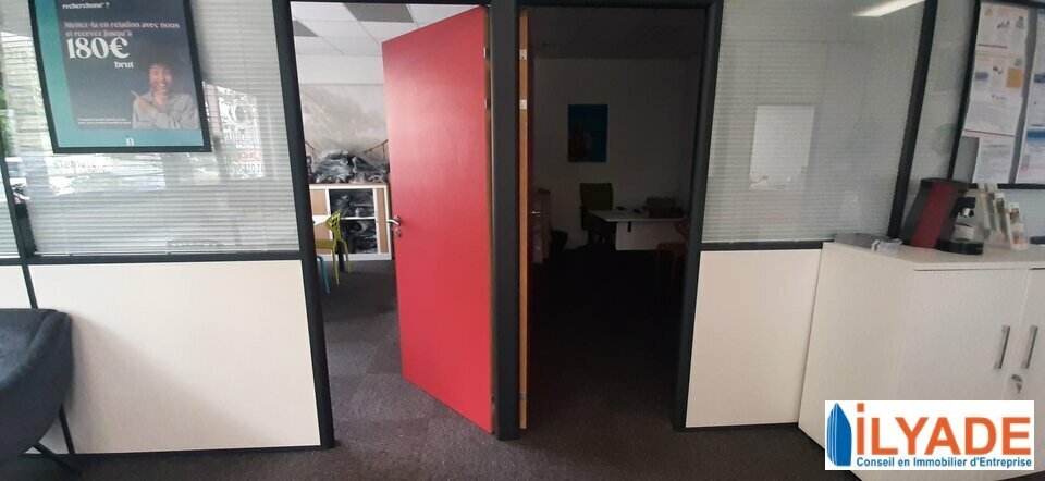 Office in Vitrolles for lease - Interior Photo - Image 3 of 3