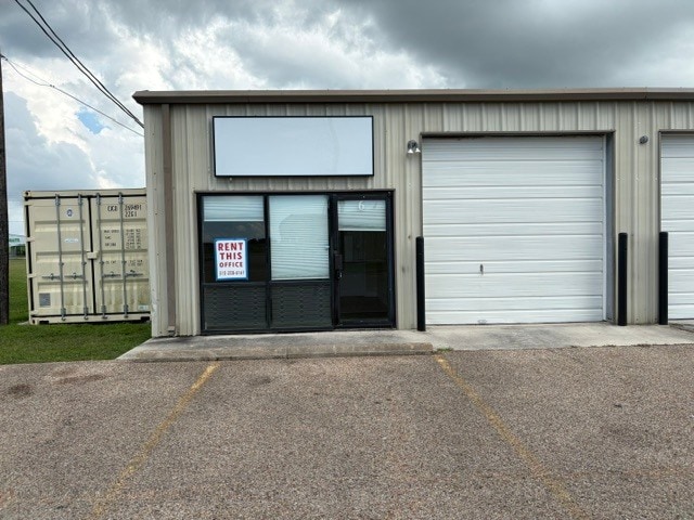 2000 W San Antonio St, Lockhart, TX for lease - Building Photo - Image 2 of 10