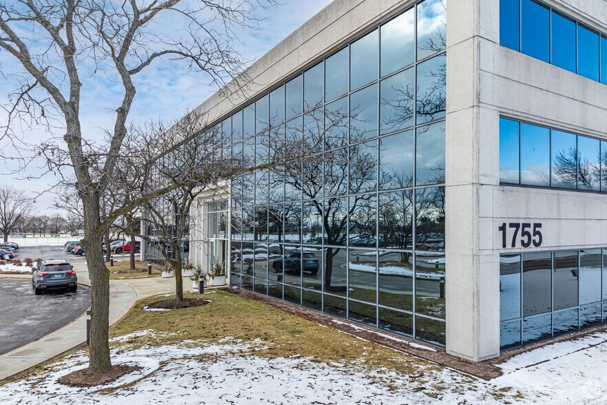 1755 Park St, Naperville, IL for lease - Primary Photo - Image 1 of 16